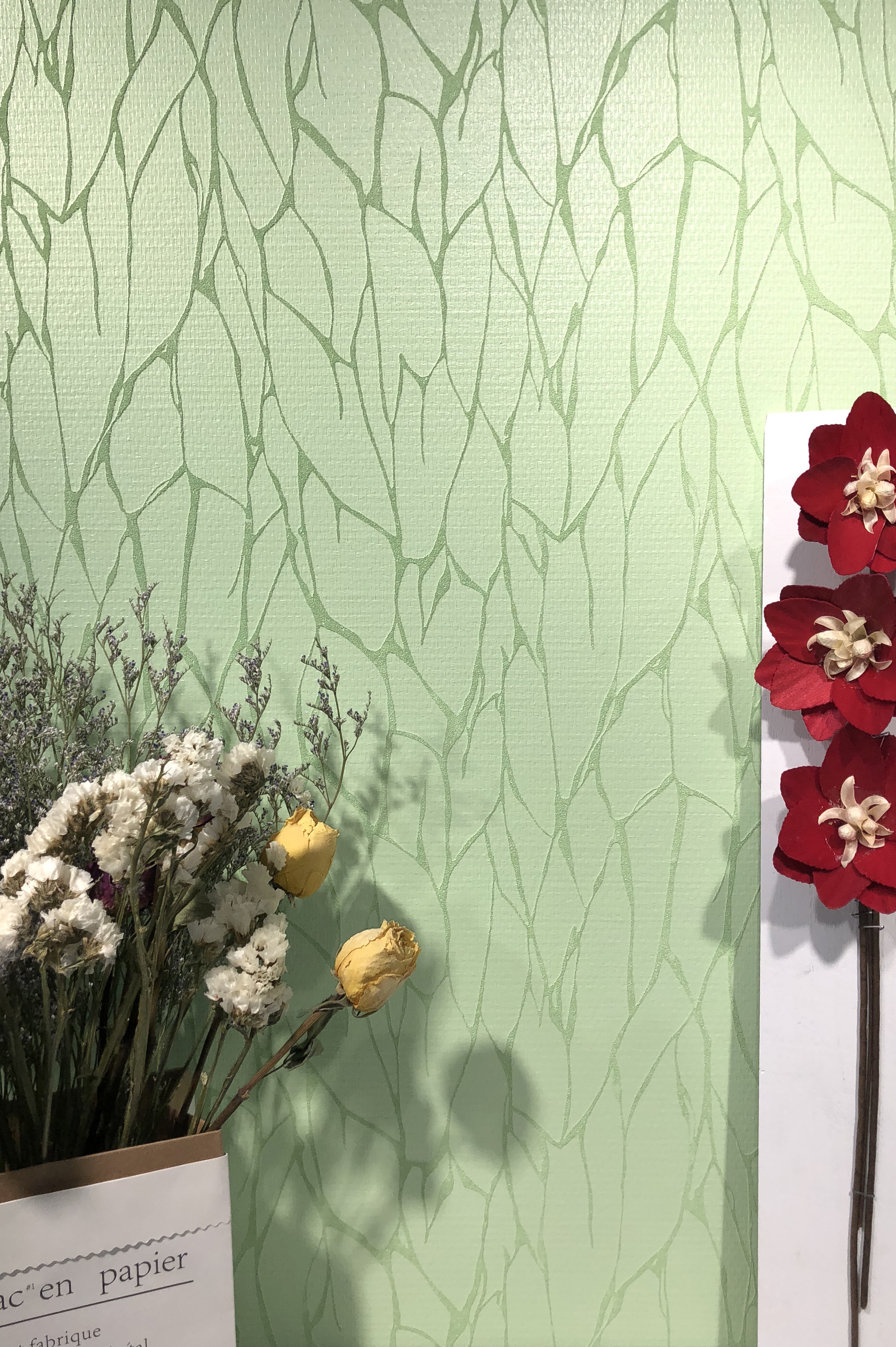 天鹅绒墙布可轻而易举修复任何墙面的裂缝,破洞和翘边等各种瑕疵.